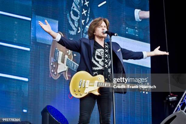 German singer Juergen Drews performs live during the concert 'Die Schlagernacht des Jahres' at the Waldbuehne on June 16, 2018 in Berlin, Germany.