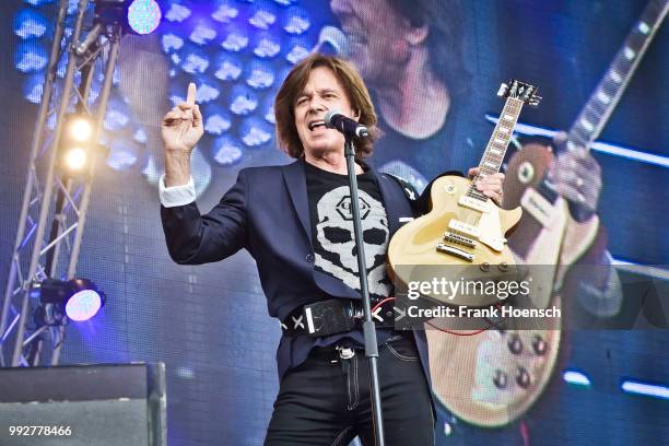 German singer Juergen Drews performs live during the concert 'Die Schlagernacht des Jahres' at the Waldbuehne on June 16, 2018 in Berlin, Germany.