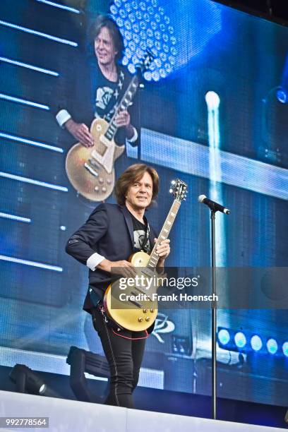 German singer Juergen Drews performs live during the concert 'Die Schlagernacht des Jahres' at the Waldbuehne on June 16, 2018 in Berlin, Germany.