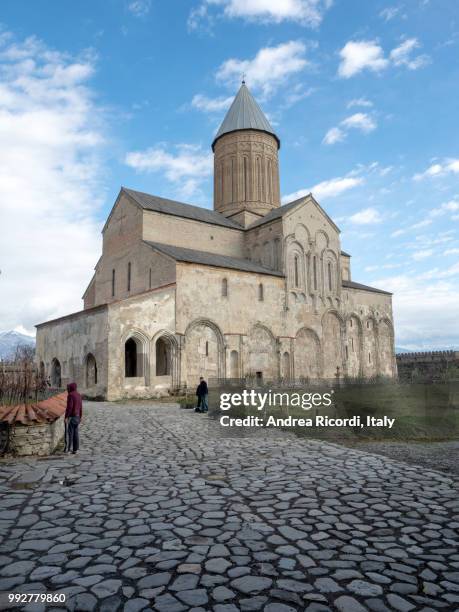 alaverdi orthodox cathedral, kakheti region, georgia - ricordi fotografías e imágenes de stock