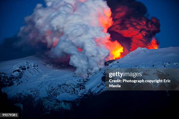 eruption of the eyjafjallajökull volcano - iceland lava stock pictures, royalty-free photos & images