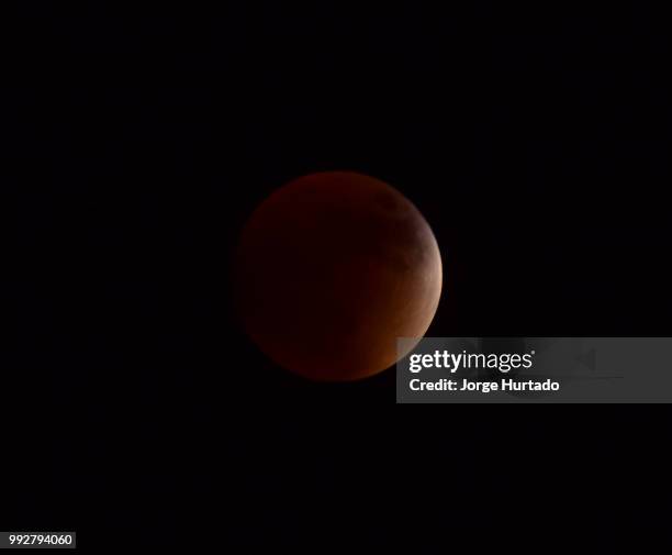 blood moon / lunar eclipse - total eclipse stock pictures, royalty-free photos & images