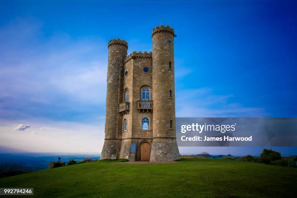 the broadway tower - burg stock-fotos und bilder