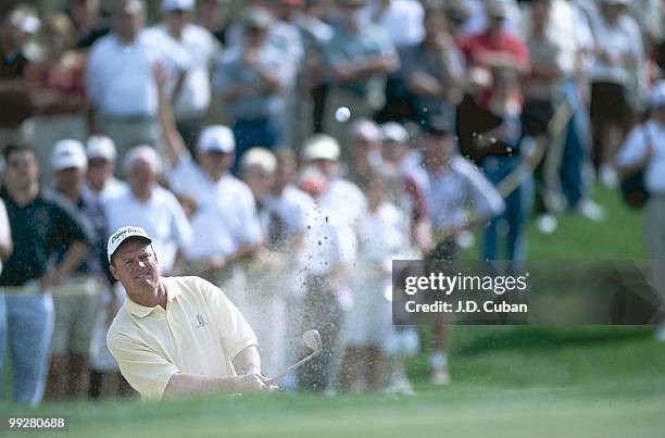 Bob Hope Classic: Joe Durant in action from sand on Sunday at PGA West. La Quinta, CA 2/18/2001 CREDIT: J.D. Cuban