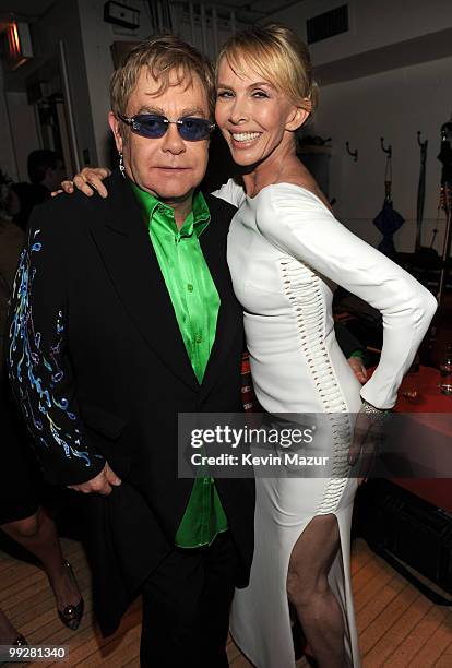 Exclusive* Elton John and Trudie Styler backstage during the Almay concert to celebrate the Rainforest Fund's 21st birthday at Carnegie Hall on May...