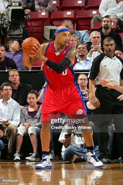 Drew Gooden of the Los Angeles Clippers looks to make a move during the game against the Sacramento Kings at Arco Arena on April 8, 2010 in...