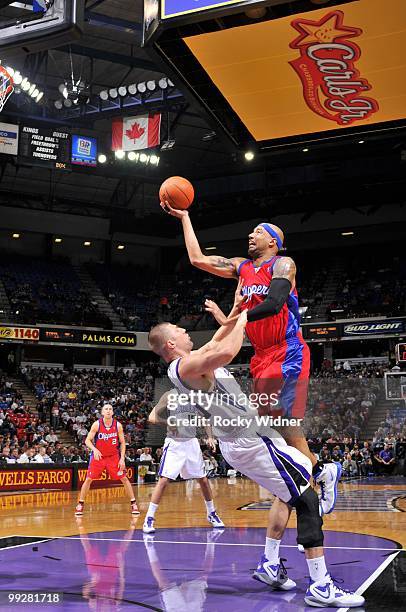 Drew Gooden of the Los Angeles Clippers shoots a layup against Jon Brockman of the Sacramento Kings during the game at Arco Arena on April 8, 2010 in...