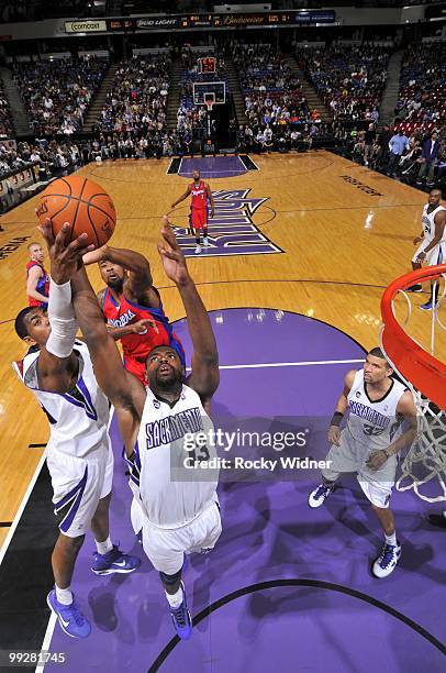 Tyreke Evans and Jason Thompson of the Sacramento Kings rebound against DeAndre Jordan of the Los Angeles Clippers during the game at Arco Arena on...