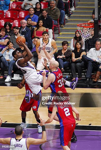 Tyreke Evans of the Sacramento Kings goes up for a shot against Chris Kaman and Steve Blake of the Los Angeles Clippers during the game at Arco Arena...