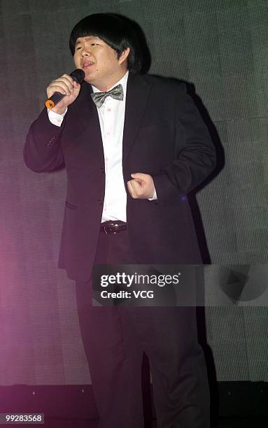 Lin Yu Chun, nicknamed as Taiwan's Susan Boyle, sings during the signing ceremony with Sony Music on May 13, 2010 in Shanghai, China.