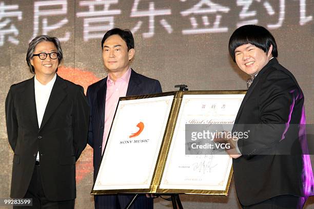 Lin Yu Chun, nicknamed as Taiwan's Susan Boyle, poses for photos during the signing ceremony with Sony Music on May 13, 2010 in Shanghai, China.