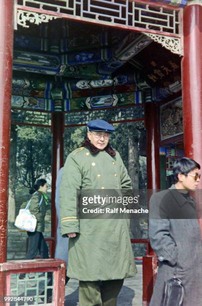 90 年代。八達嶺、中国で大きな壁 1992 の入り口。 - 八達嶺 ストックフォトと画像