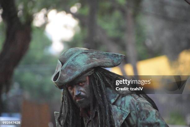 rehovot festival of living sculptures israel - mime box stock pictures, royalty-free photos & images