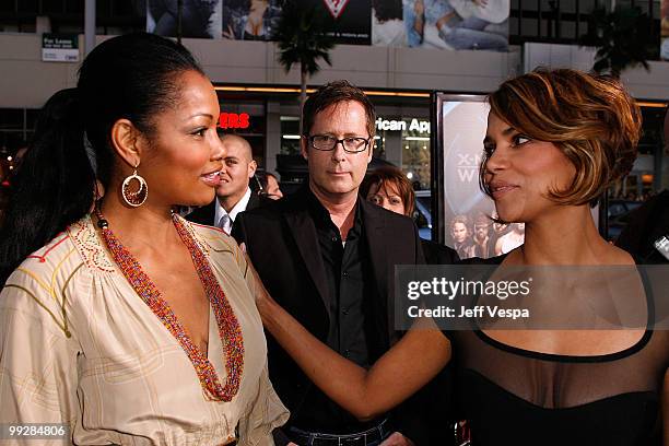 Actresses Garcelle Beauvais and Halle Berry arrive on the red carpet of the Los Angeles industry screening of "X-Men Origins: Wolverine" at the...