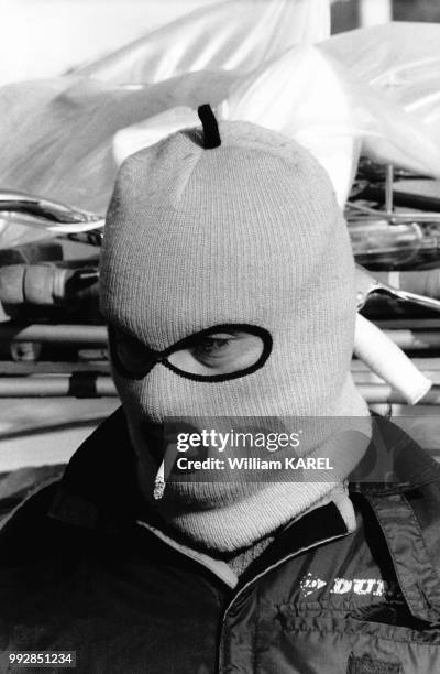 Le réalisateur Gérard Pirès termine le tournage du film 'Sombres vacances', le 18 décembre 1974, Aix-en-Provence, France.