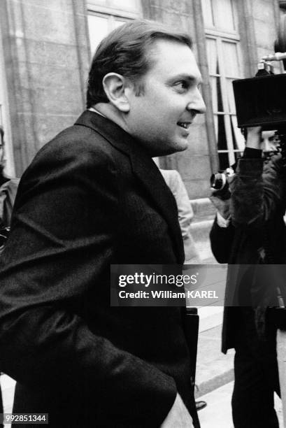 Le ministre de l'industrie Michel d'Ornano sortant du conseil des ministres le 4 septembre 1974, à Paris, en France.