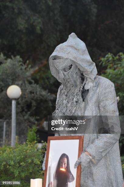 rehovot festival of living sculptures israel - mime box stock pictures, royalty-free photos & images