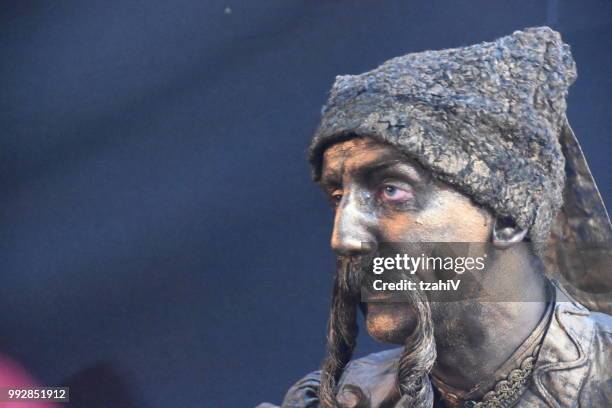 rehovot festival of living sculptures israel - mime box stock pictures, royalty-free photos & images