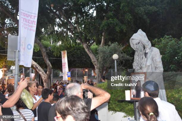 rehovot festival of living sculptures israel - mime box stock pictures, royalty-free photos & images