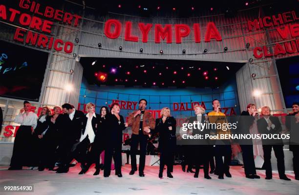 Spectacle de clôture de l'Olympia, avant son déménagement, à Paris, en France, le 14 avril 1997.