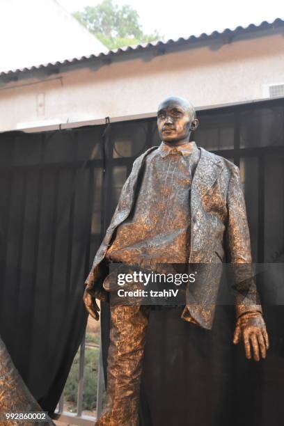 rehovot festival of living sculptures israel - mime box stock pictures, royalty-free photos & images