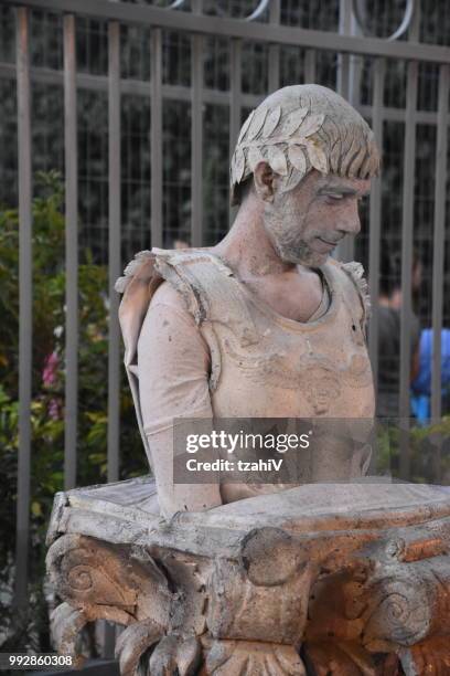 rehovot festival of living sculptures israel - mime box stock pictures, royalty-free photos & images