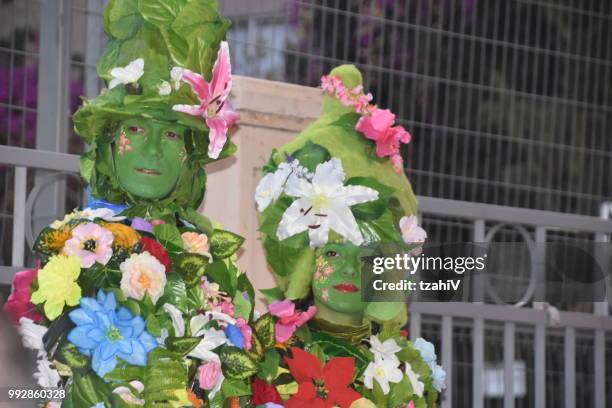 rehovot festival of living sculptures israel - mime box stock pictures, royalty-free photos & images