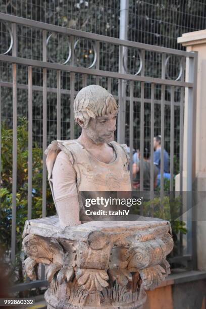 rehovot festival of living sculptures israel - mime box stock pictures, royalty-free photos & images