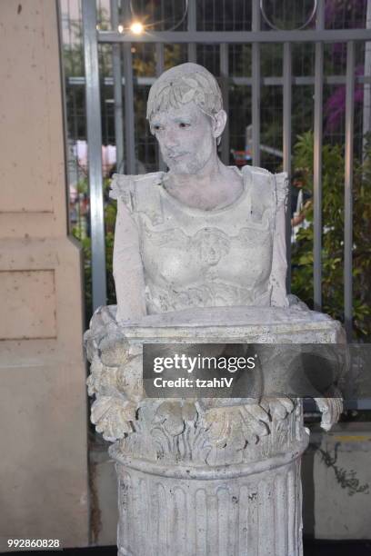 rehovot festival of living sculptures israel - mime box stock pictures, royalty-free photos & images