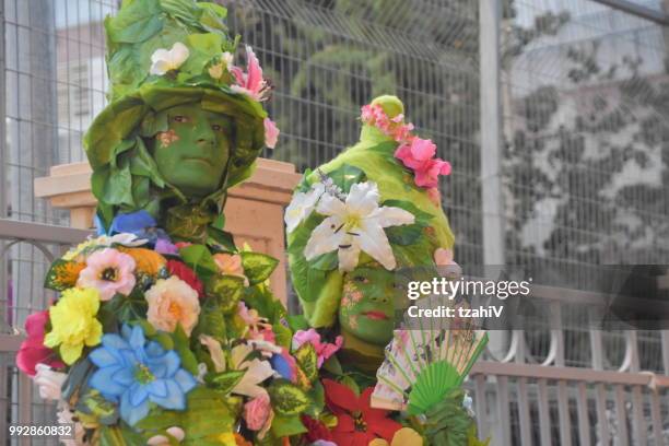 rehovot festival of living sculptures israel - mime box stock pictures, royalty-free photos & images
