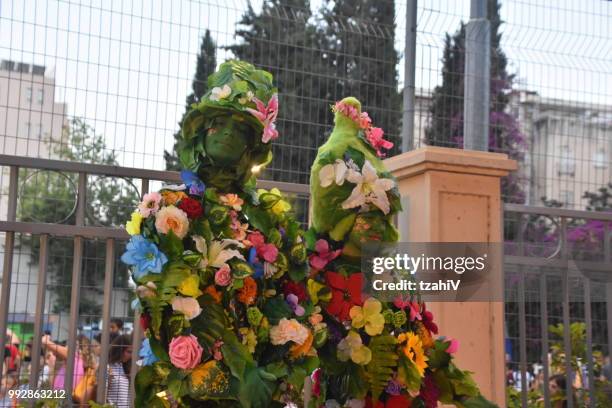 rehovot festival of living sculptures israel - mime box stock pictures, royalty-free photos & images