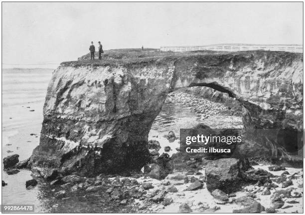 antikes foto des berühmten landschaften amerikas: natural bridge, monterey, kalifornien - monterey peninsula stock-grafiken, -clipart, -cartoons und -symbole