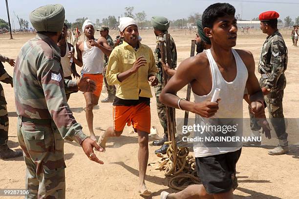 Army Rally Army Physical Exam Photos and Premium High Res Pictures - Getty Images