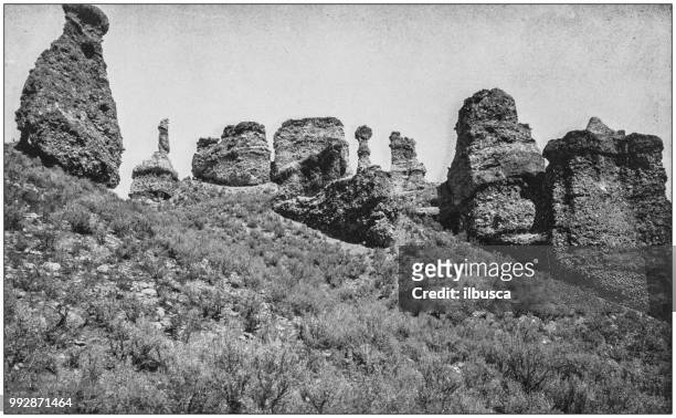 ilustraciones, imágenes clip art, dibujos animados e iconos de stock de antigua fotografía de paisajes famosos de estados unidos: bruja rocas, weber canyon - ilbusca