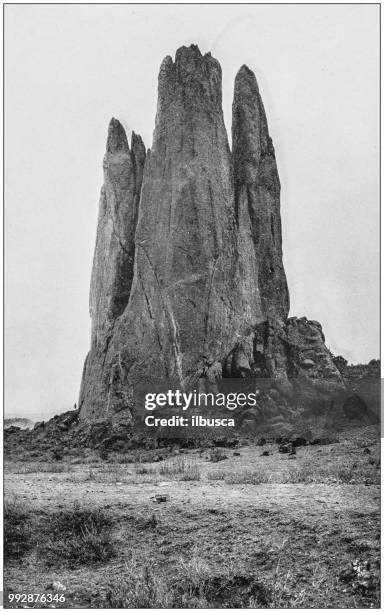 ilustraciones, imágenes clip art, dibujos animados e iconos de stock de antigua fotografía de paisajes famosos de estados unidos: torre de babel, el jardín de los dioses - ilbusca