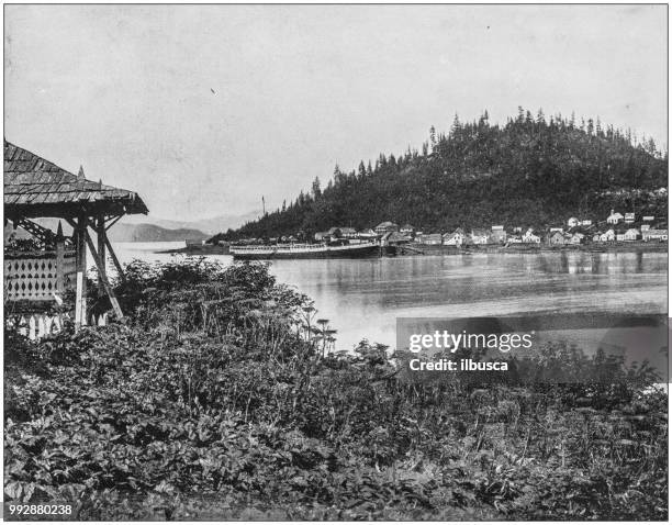 illustrazioni stock, clip art, cartoni animati e icone di tendenza di fotografia antica dei famosi paesaggi americani: fort wrangel, alaska - 'ilbusca'