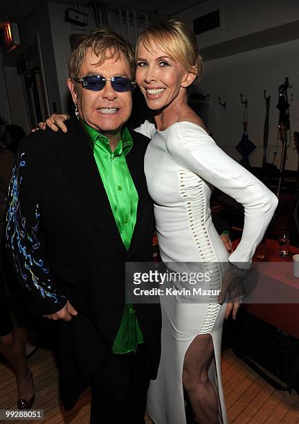 Exclusive* Elton John and Trudie Styler backstage during the Almay concert to celebrate the Rainforest Fund's 21st birthday at Carnegie Hall on May...