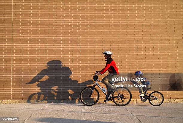 tandem bike  - tandem bicycle stockfoto's en -beelden