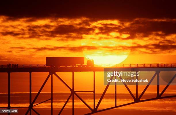 truck on bridge with sun - スカジット郡 ストックフォトと画像