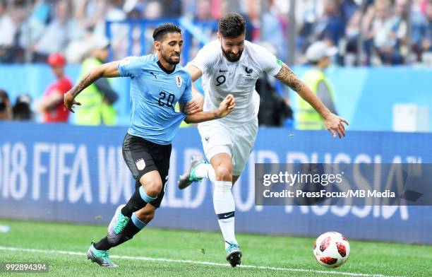 Jonathan Urretaviscaya of Uruguay competes with Olivier Giroud of France during the 2018 FIFA World Cup Russia Quarter Final match between Uruguay...