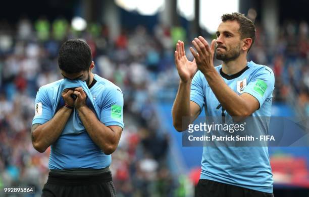 Cristhian Stuani of Uruguay applauds fans after the 2018 FIFA World Cup Russia Quarter Final match between Uruguay and France at Nizhny Novgorod...