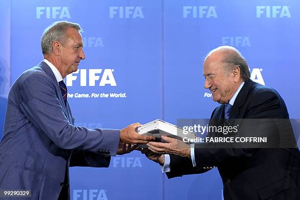 Former dutch footballer Johan Cruyff delivers to FIFA president Sepp Blatter the Netherlands and Belgium 2018 and 2022 World Cup bid books during an...