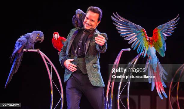 Dpatop - Artist Alessio presents the parrot show during the premiere of the Circus Krone at the Cannstatter Wasen in Stuttgart, Germany, 26 October...