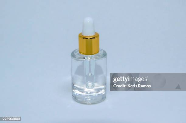 drop, close-up of bottle against, white background - kcris ramos imagens e fotografias de stock