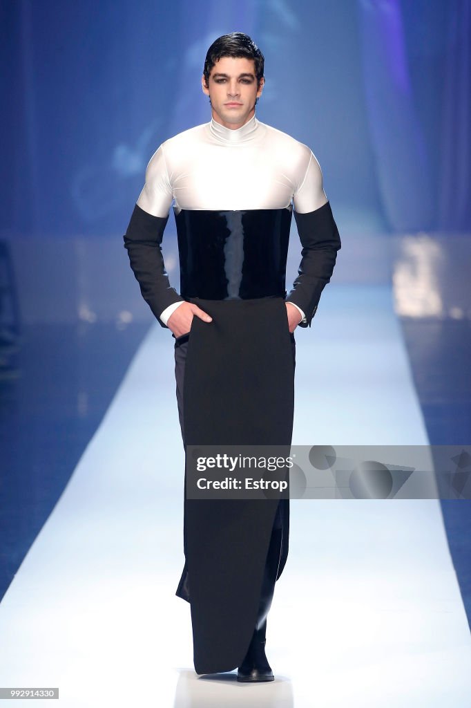 Jean-Paul Gaultier : Runway - Paris Fashion Week - Haute Couture Fall Winter 2018/2019