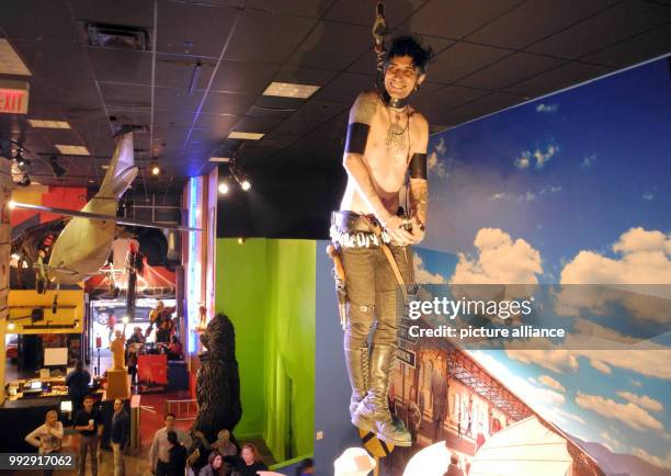 Dpatop - Gerrold Vincent is suspended from the ceiling by a metal hook through his back in the Ripley's Believe It or Not museum at Times Square in...