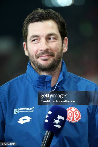 Mainz coach Sandro Schwarz at the German Bundesliga football match between FSV Mainz 05 and Eintracht Frankfurt in Mainz, Germany, 27 October 2017....