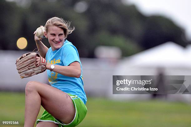 The 2009 league softball is under way on the National Mall in Washington, D.C.