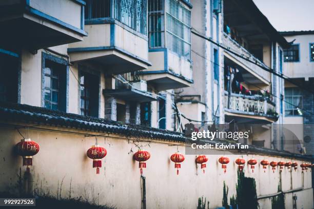 edificio residenziale del villaggio rurale di yuanyang, provincia dello yunnan in cina - yuanyang foto e immagini stock