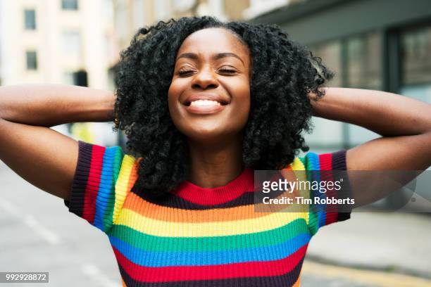 joyful woman - showing off fotografías e imágenes de stock